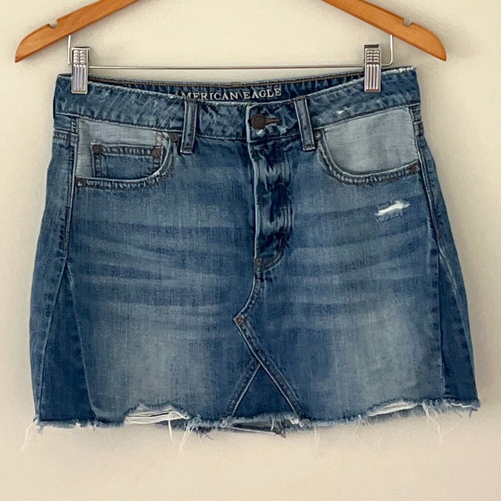American Eagle Denim Mini Skirt Distressed Mid Wash Size 6  100% Cotton